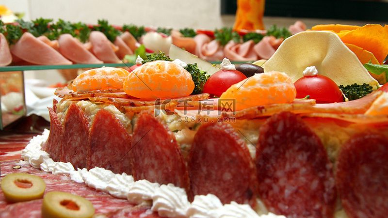 膨化食品：代加工与自产，哪种更胜一筹？**